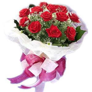  Kütahya anneler günü çiçek yolla  11 adet kırmızı güllerden buket modeli