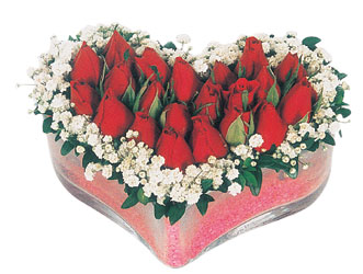  Kütahya 14 şubat sevgililer günü çiçek  mika kalpte kirmizi güller 9 