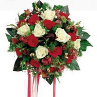  Kütahya çiçek online çiçek siparişi  6 adet kirmizi 6 adet beyaz ve kir çiçekleri buket