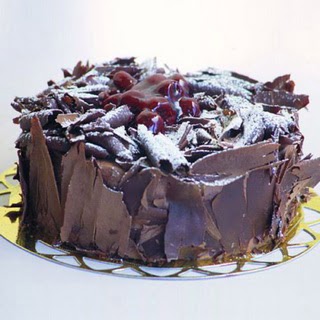 pasta yolla 4 ile 6 kisilik visneli çikolatali yas pasta  Kütahya kaliteli taze ve ucuz çiçekler 